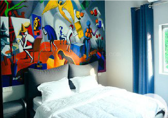 峨山对于酒店的墙体彩绘而言更注重哪些方面？